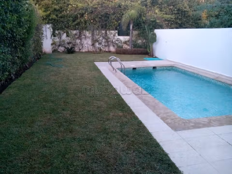 Straordinaria casa di lusso in affitto. Superficie 320 m². Piscina. 