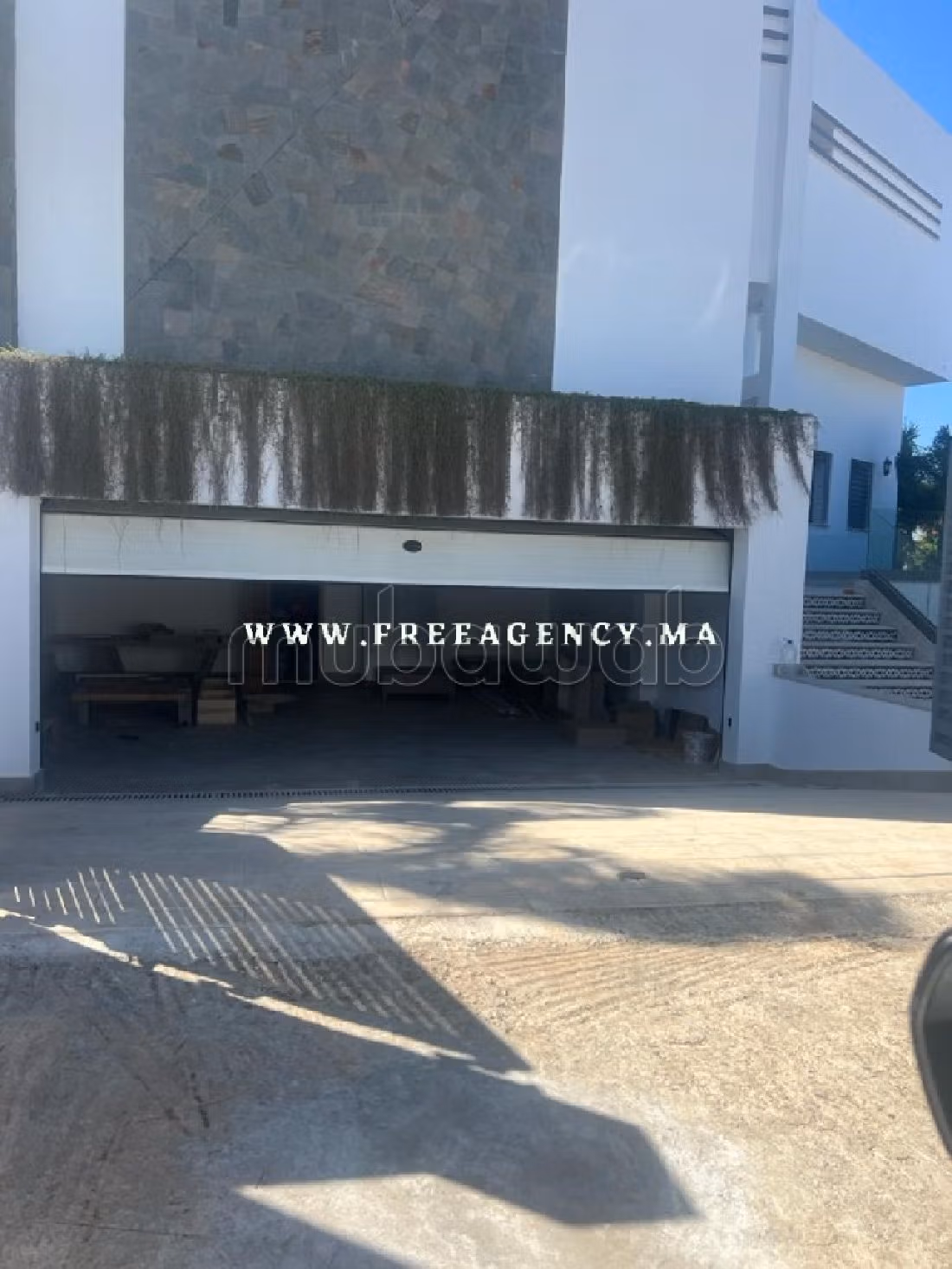 Luxury home for sale in Achakar. 5 beautiful rooms. Ample storage space. 