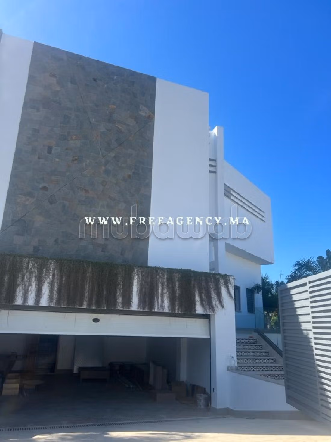 Luxury home for sale in Achakar. 5 beautiful rooms. Ample storage space. 