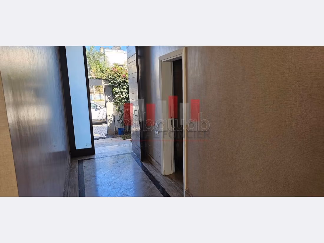 Meravigliosa villa in affitto a Californie. Superficie 450 m². Grande terrazzo