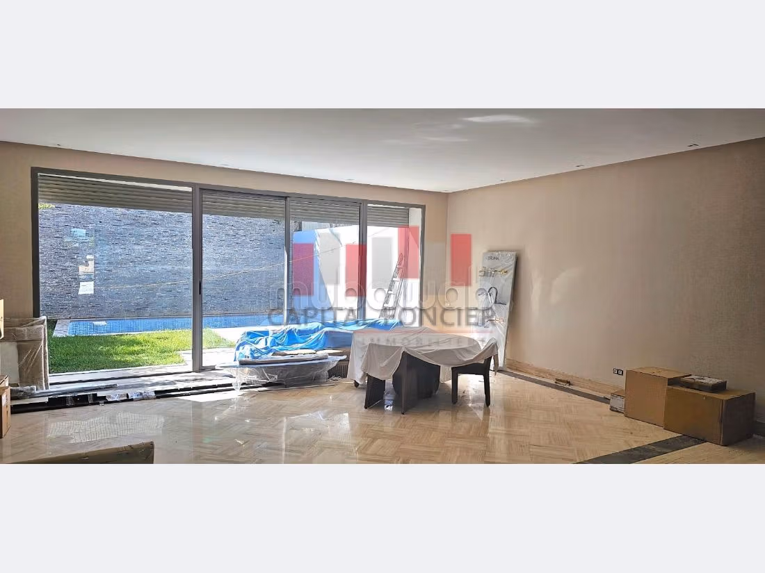 Meravigliosa villa in affitto a Californie. Superficie 450 m². Grande terrazzo