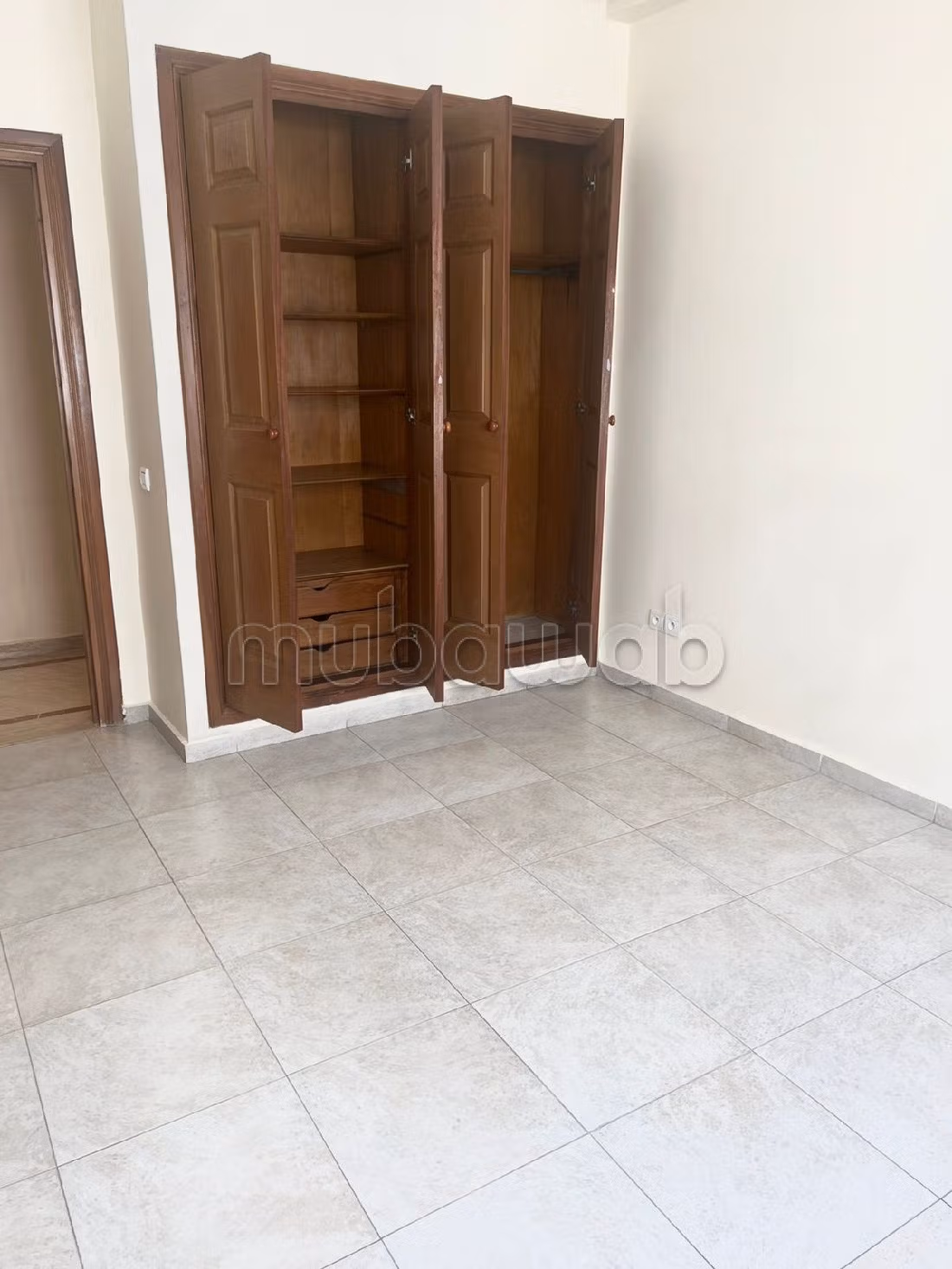 Rent an apartment in Racine. 4 large rooms. 