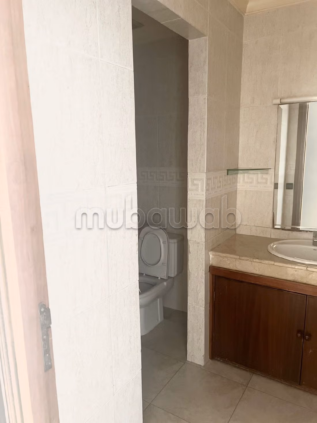 Rent an apartment in Racine. 4 large rooms. 