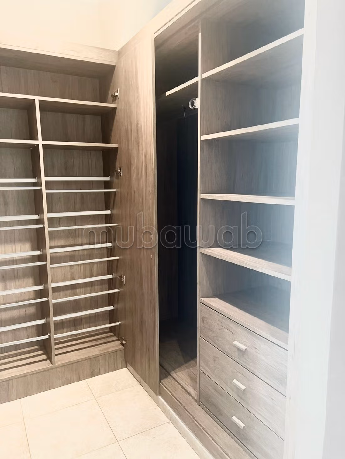 Rent an apartment in Racine. 4 large rooms. 