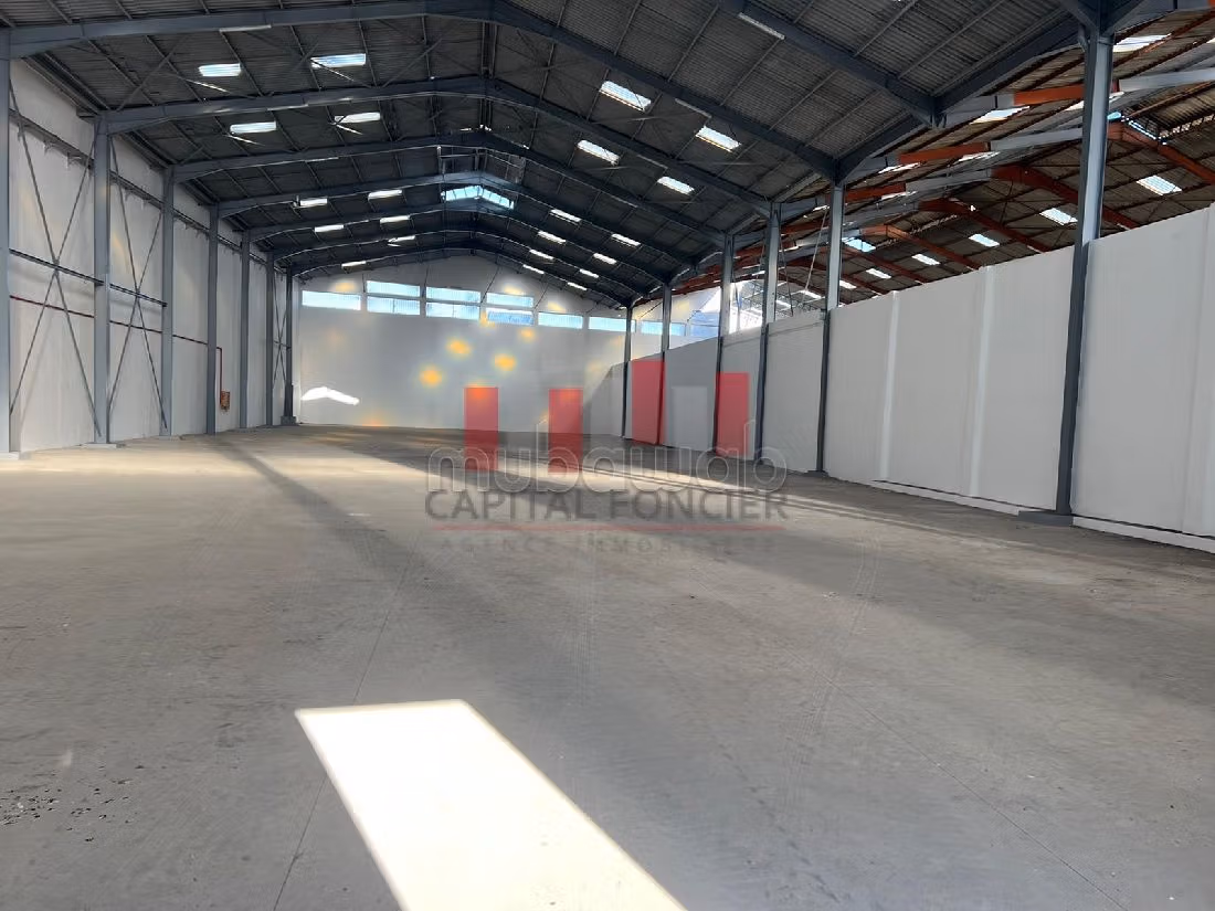 Usine industrielle de 3.400 m de surface couverte 1.600 m de surface non couverte a usage uniquement entreposage a la location a ain sebaa