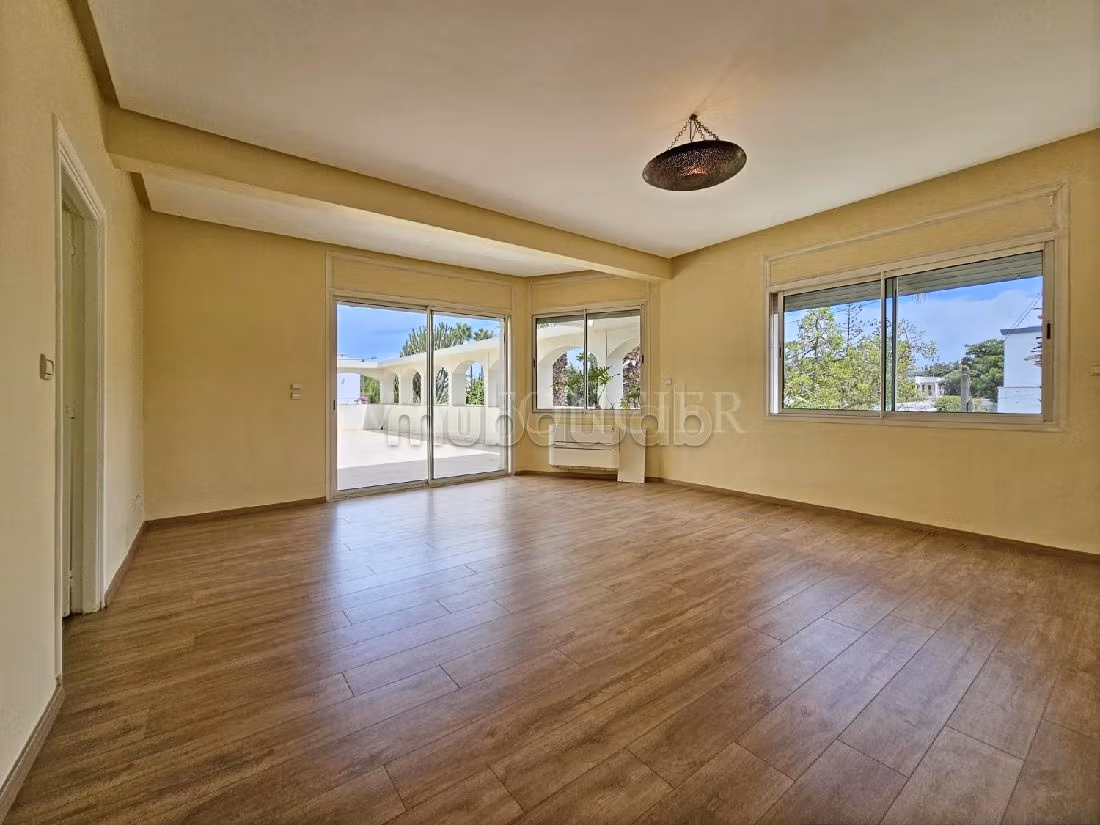 Location très belle villa 1288m2 avec piscine Chantilly, Casablanca
