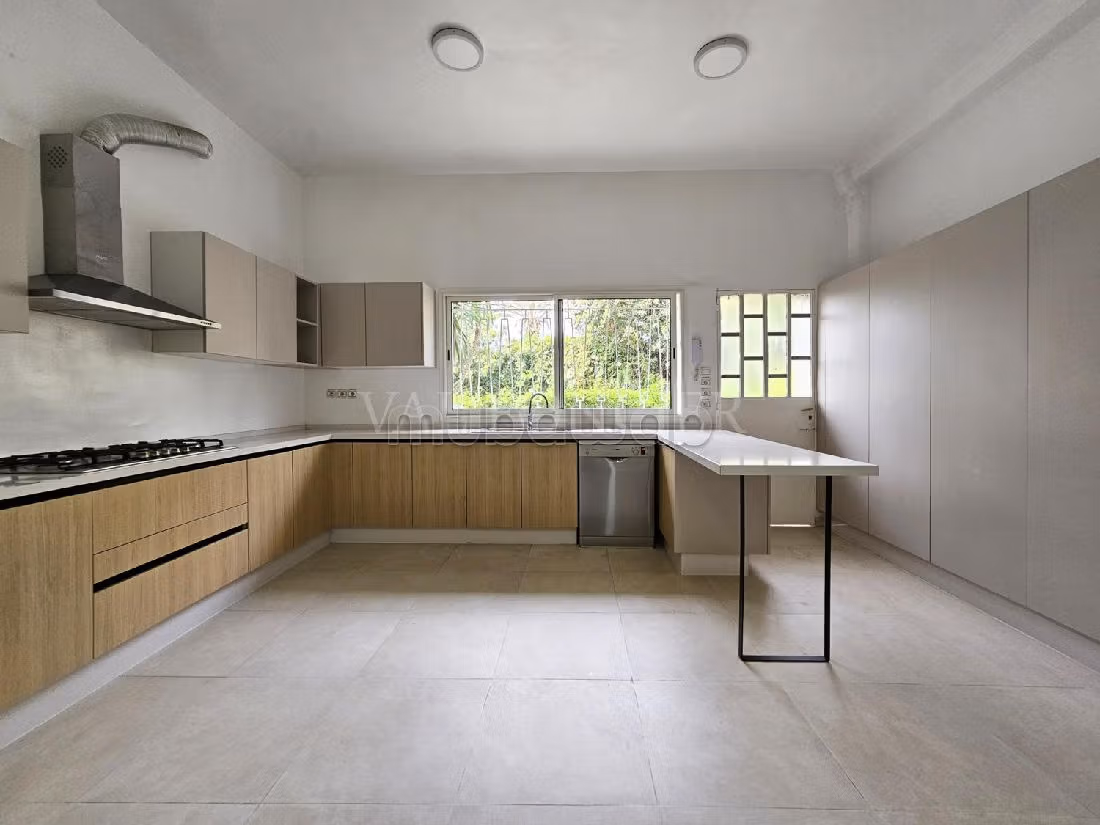Location très belle villa 1288m2 avec piscine Chantilly, Casablanca