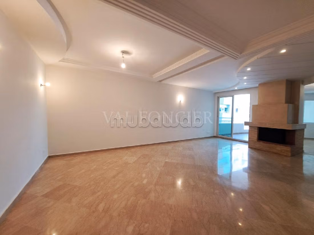 Vendita di uno splendido appartamento. Superficie totale 166 m². Grande terrazzo. 
