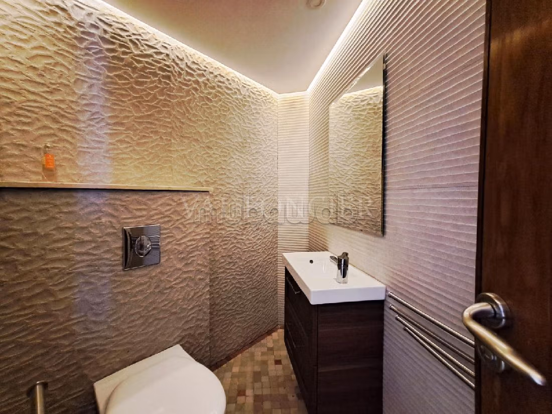 Vendita di uno splendido appartamento. Superficie totale 166 m². Grande terrazzo. 