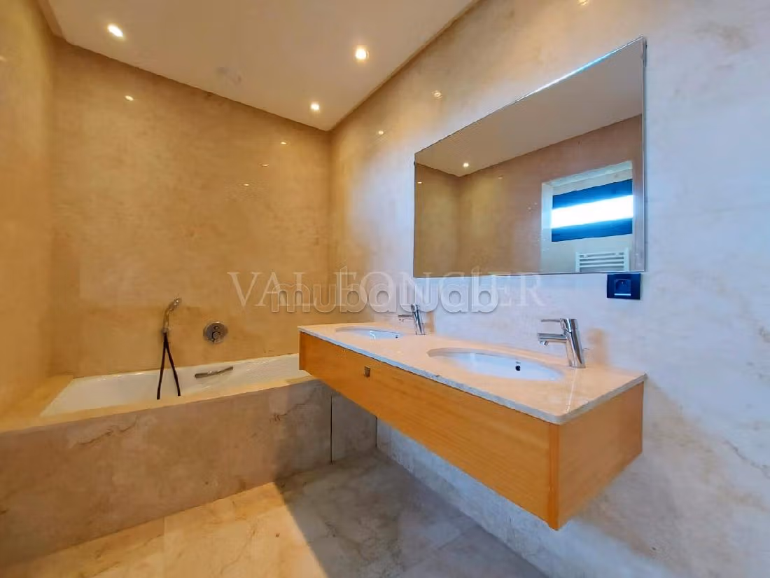 Location appartement 175m2 3chambres avec piscine et Rooftop, Bouskoura