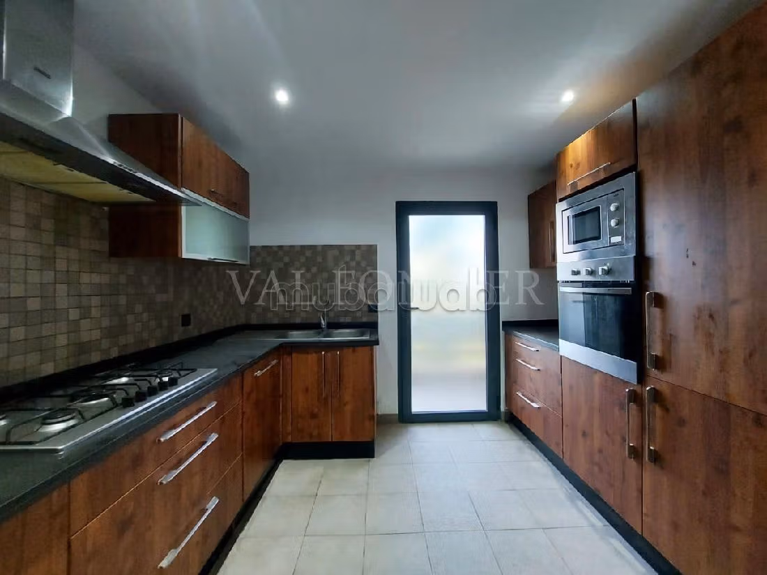 Location appartement 175m2 3chambres avec piscine et Rooftop, Bouskoura