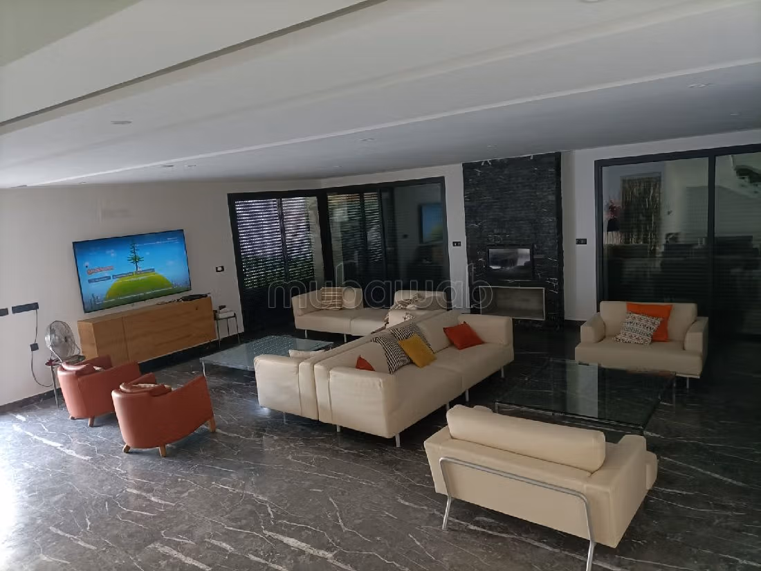 Nu te koop: villa's en luxe woningen in Hay massira. 7 Ruimtes. Volledig gemeubileerd.