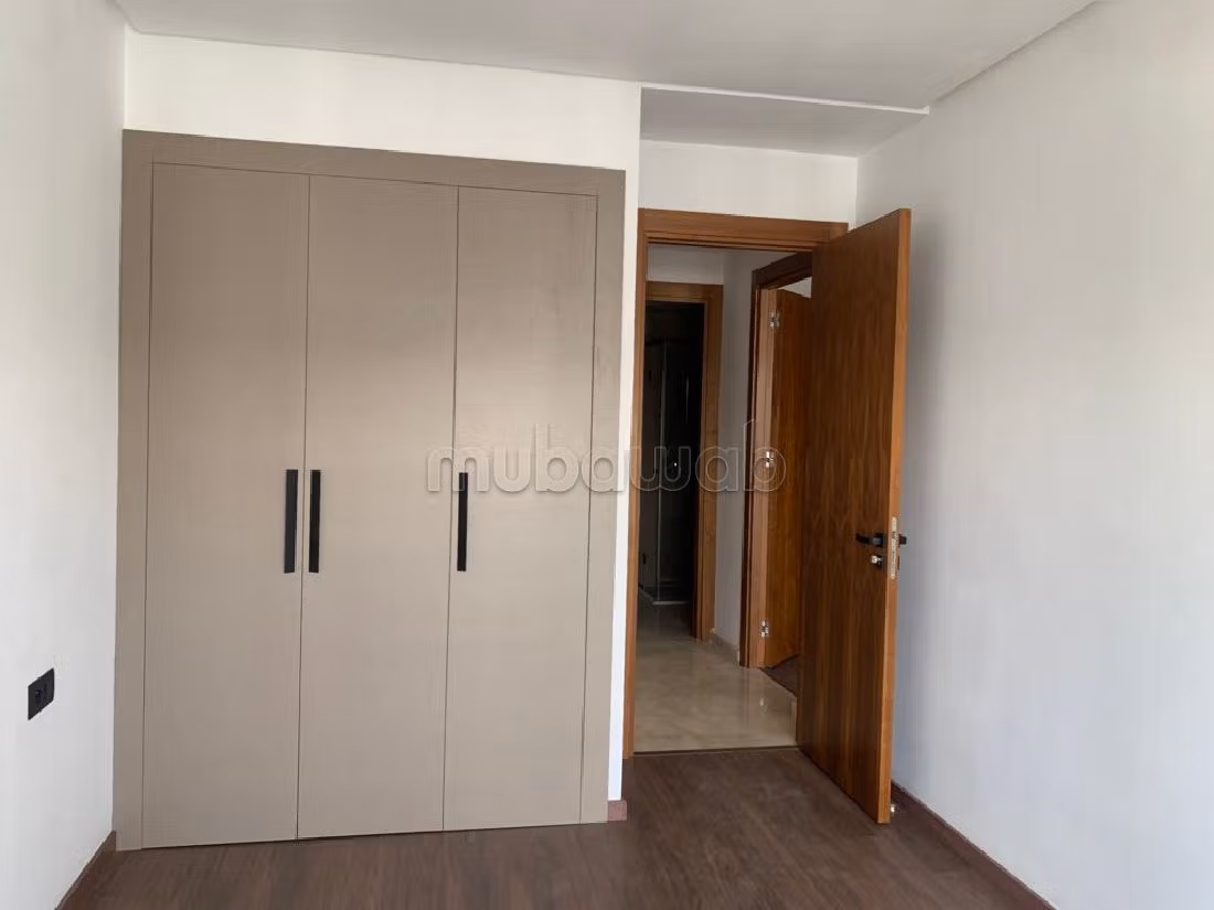 Lovely apartment for rent. 2 lovely rooms. caretaker service available, Property with swimming pool. 