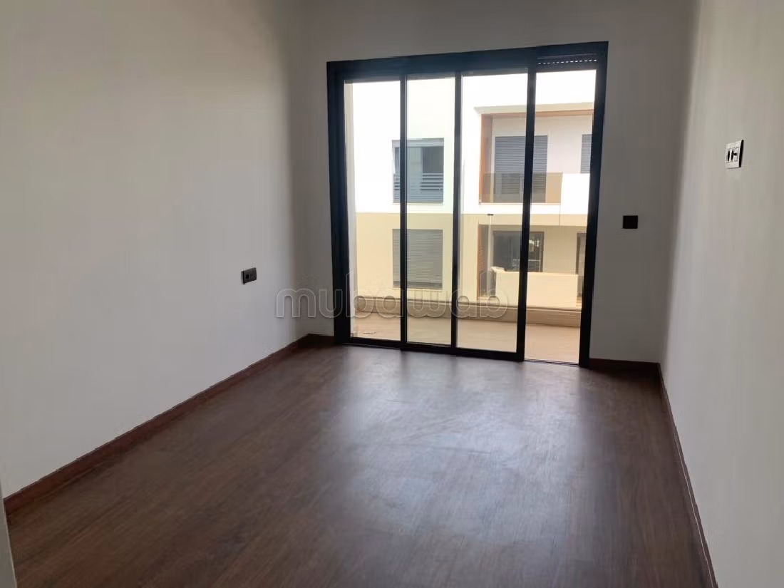 Lovely apartment for rent. 2 lovely rooms. caretaker service available, Property with swimming pool. 