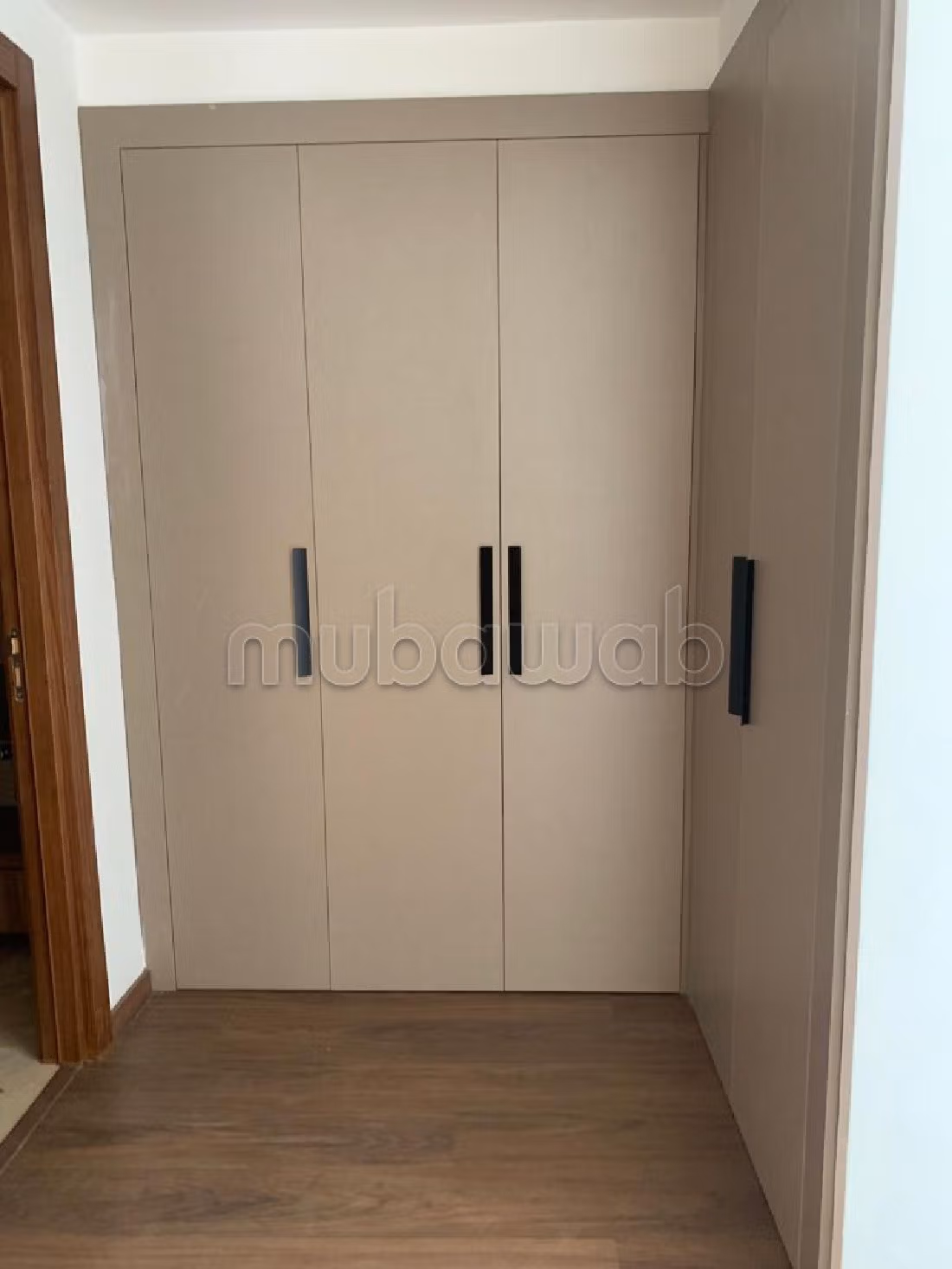 Lovely apartment for rent. 2 lovely rooms. caretaker service available, Property with swimming pool. 