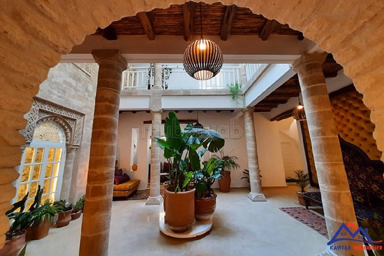 فيلا فخمة للبيع ب المدينة القديمة. 6 غرف رائعة. مفروشة