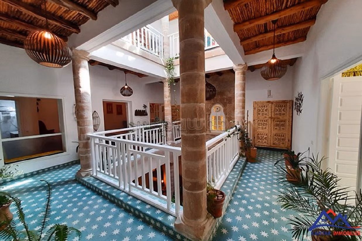 فيلا فخمة للبيع ب المدينة القديمة. 6 غرف رائعة. مفروشة