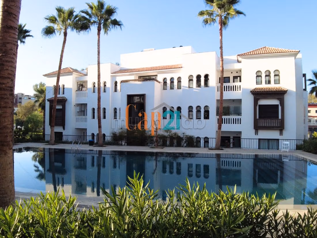 Piso en alquiler en Du Golf. Area 260 m². Plazas de parking y terraza. 