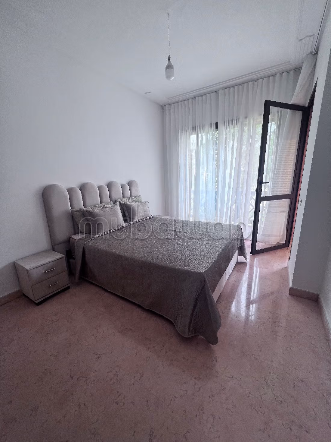 Appartement à louer à Agdal. Superficie 103 m². Bien meublé