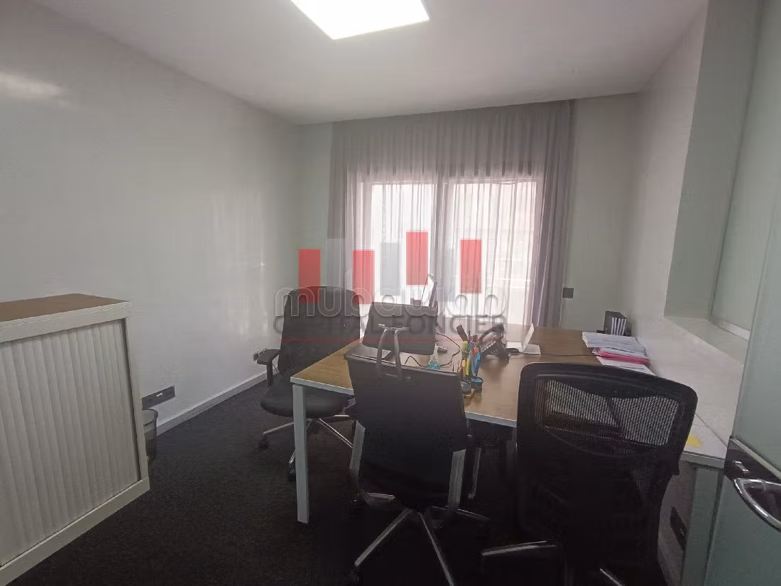 Offices for sale in Racine. Surface area 127 m². 