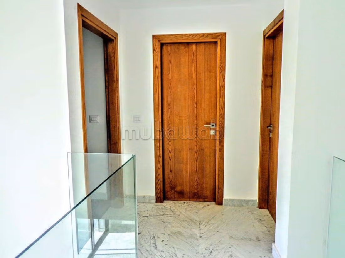 Vendita villa di lusso a Hammamet. 4 camere da letto. Porta blindata e finestre con doppi vetri. 