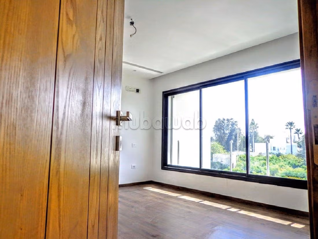 Vendita villa di lusso a Hammamet. 4 camere da letto. Porta blindata e finestre con doppi vetri. 