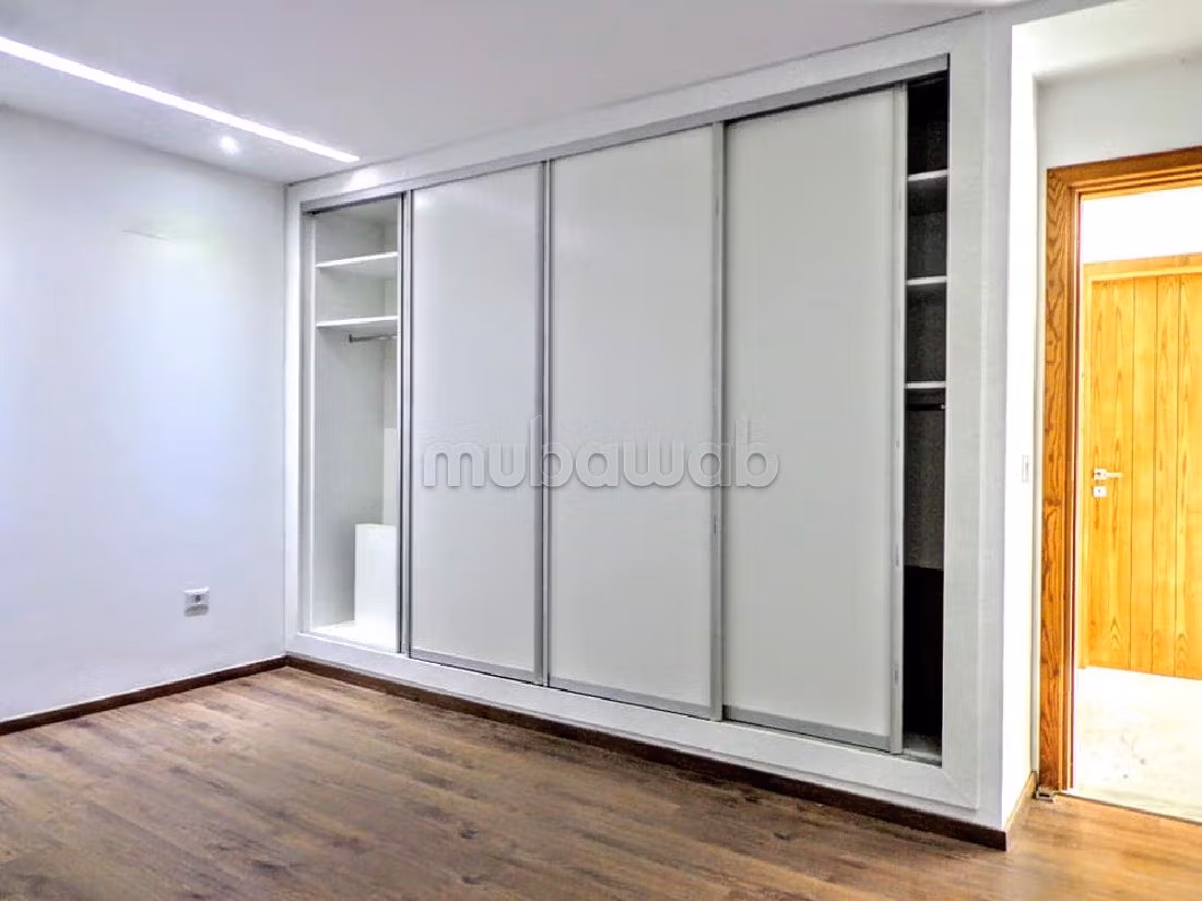 Vendita villa di lusso a Hammamet. 4 camere da letto. Porta blindata e finestre con doppi vetri. 