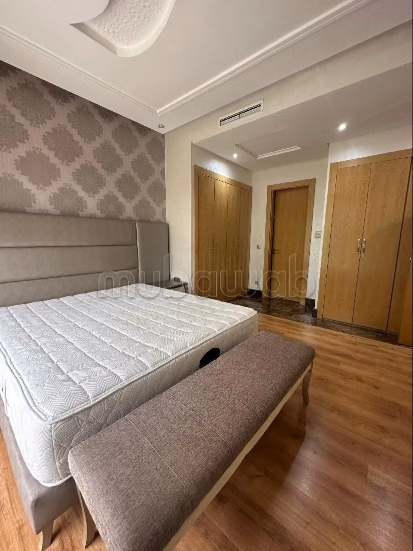 منزل ممتاز للبيع ببوسكورة. المساحة الإجمالية 288 م². حديقة ومرآب. 