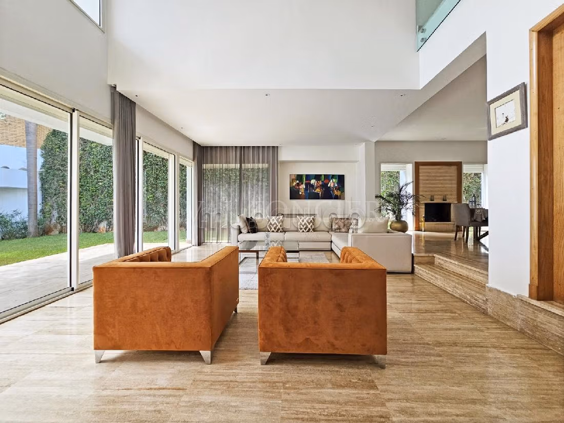Magnifica villa in vendita a Ain Diab. Superficie 643 m². Con camino e piscina. 