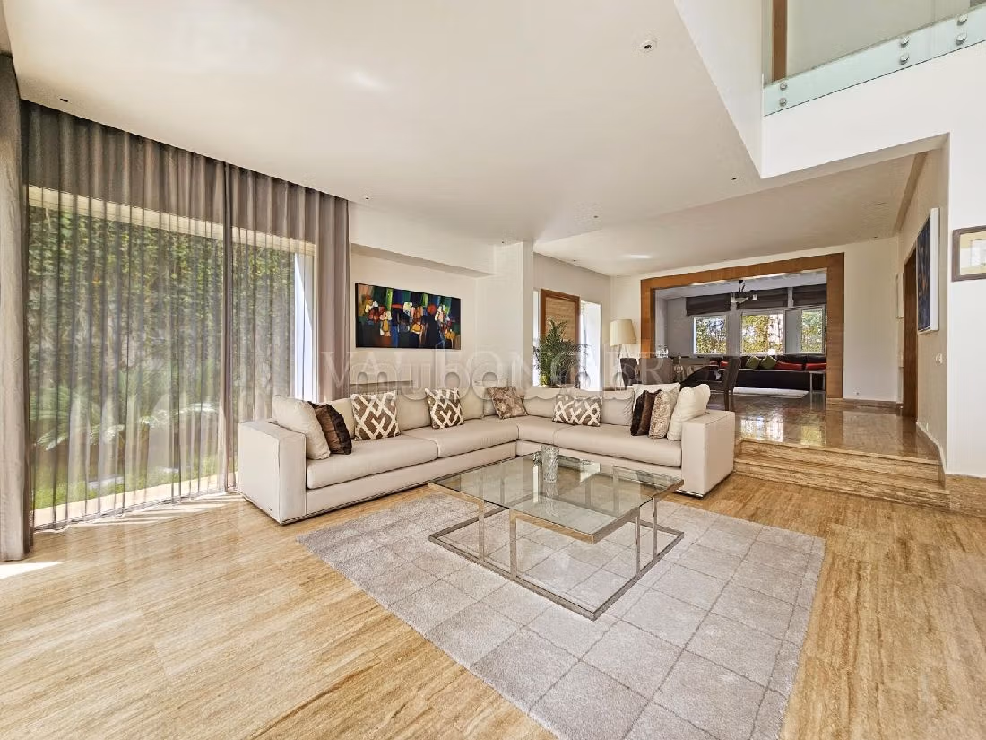 Magnifica villa in vendita a Ain Diab. Superficie 643 m². Con camino e piscina. 