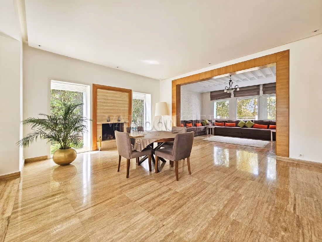 Magnifica villa in vendita a Ain Diab. Superficie 643 m². Con camino e piscina. 