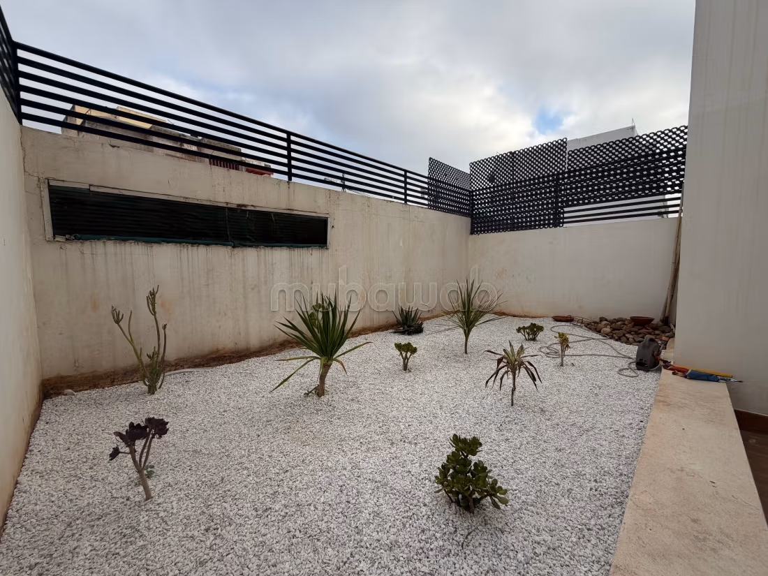 À vendre grand studio terasse à qrt palmier - Widok 2
