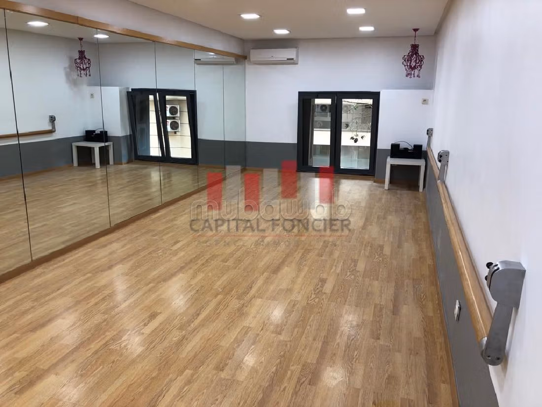 Local commercial premium de 200 m2 bld ghandi a la location idéal pour dentiste, showroom, cabinet architecte …. Etc