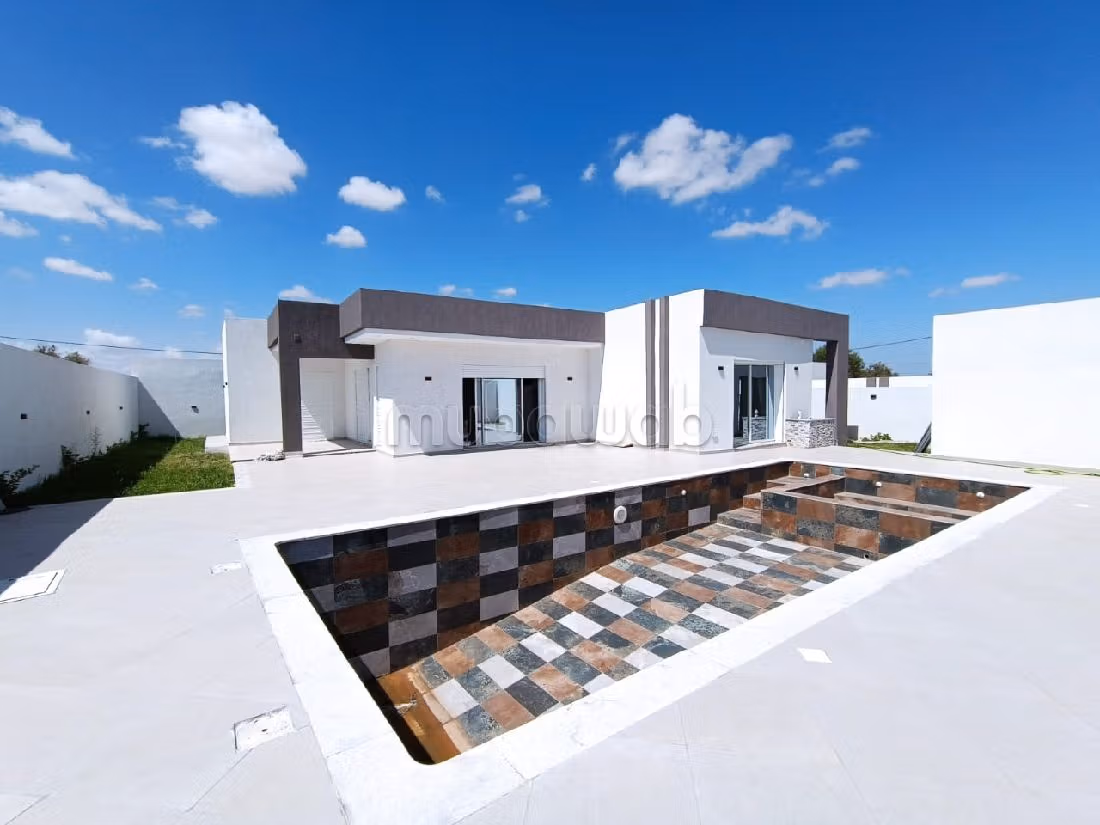 High quality house for sale in Djerba. Total area 145 m². Gardeners, Large terrace.
