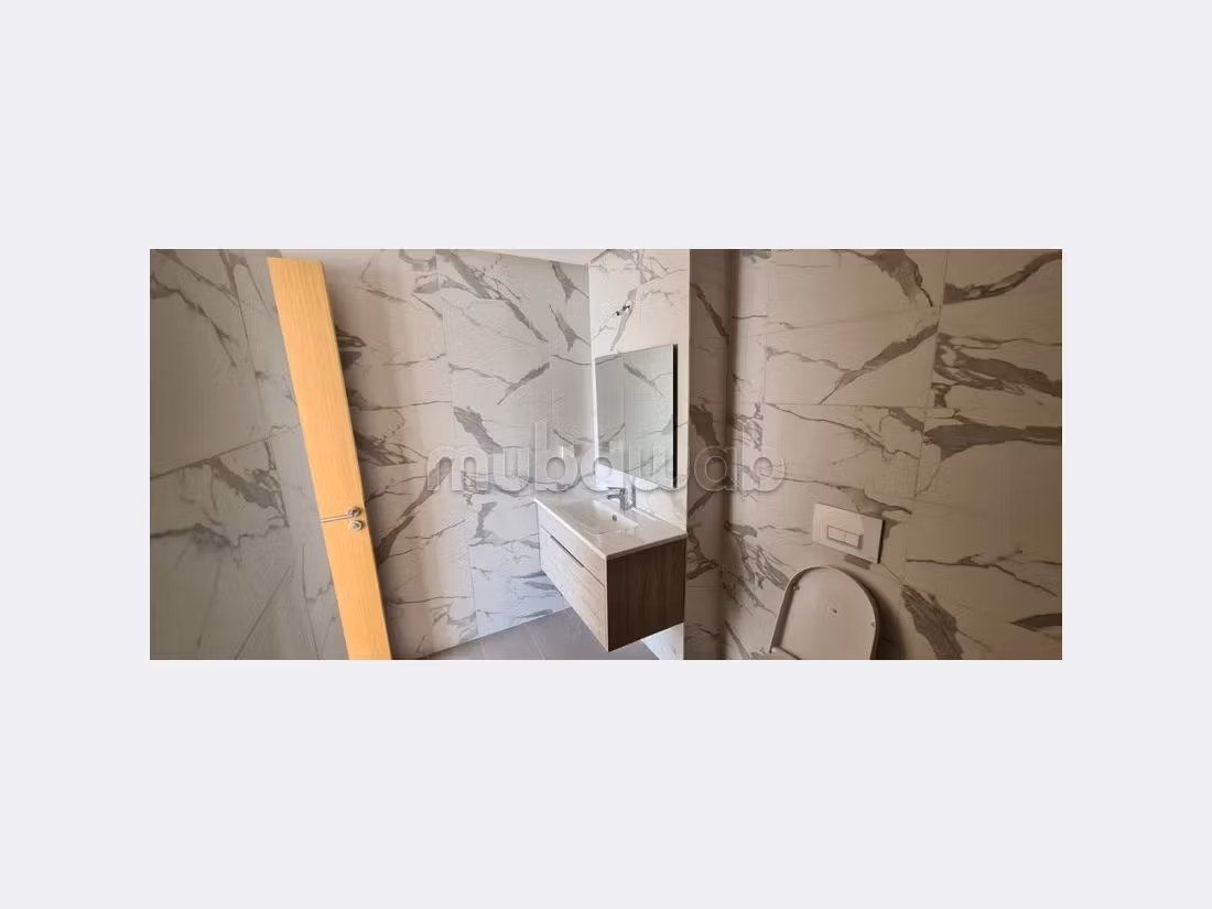 Piso en alquiler. 3 bonitas habitaciones. Espacios verdes y ascensor. 