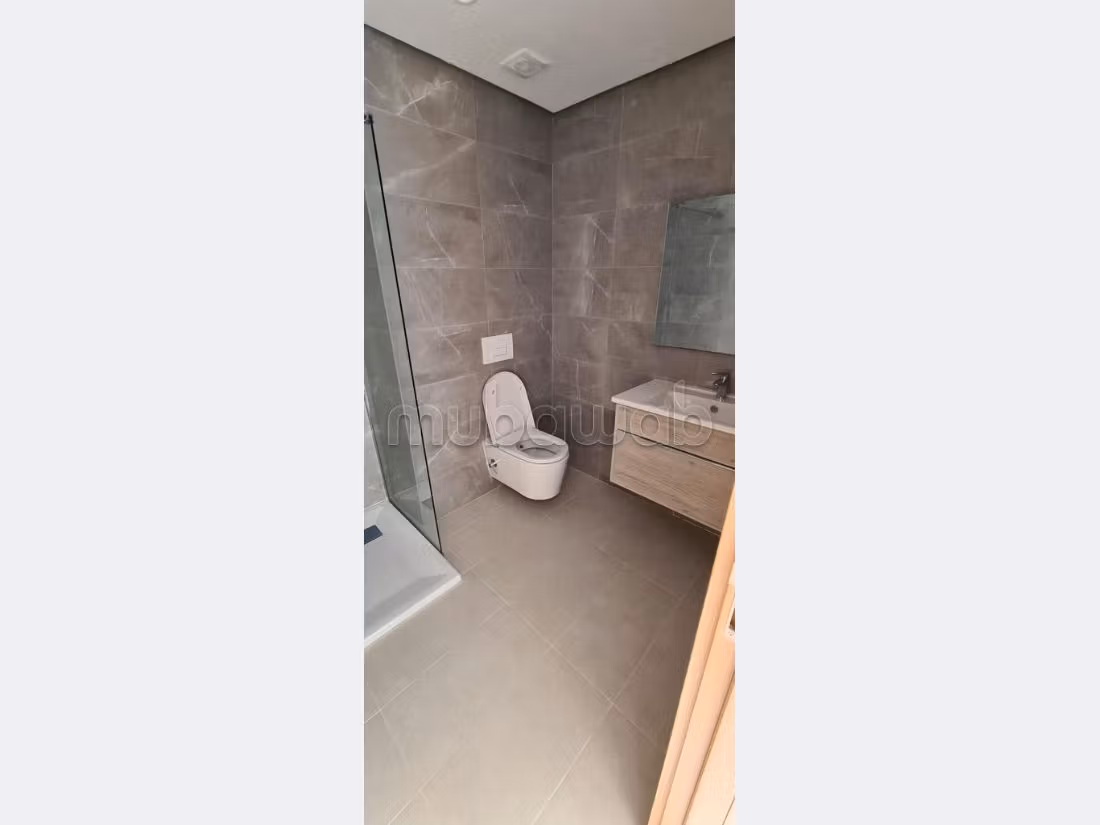 Piso en alquiler. 3 bonitas habitaciones. Espacios verdes y ascensor. 