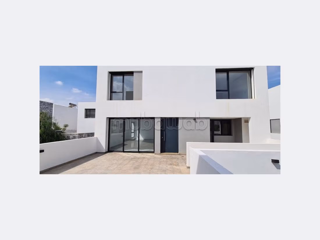 Piso en alquiler. 3 bonitas habitaciones. Espacios verdes y ascensor. 