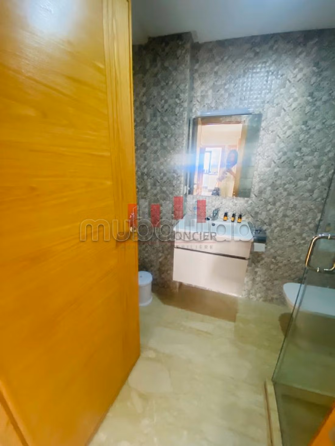 Very nice apartment for rent in Gauthier. Large area 79 m². Well decorated