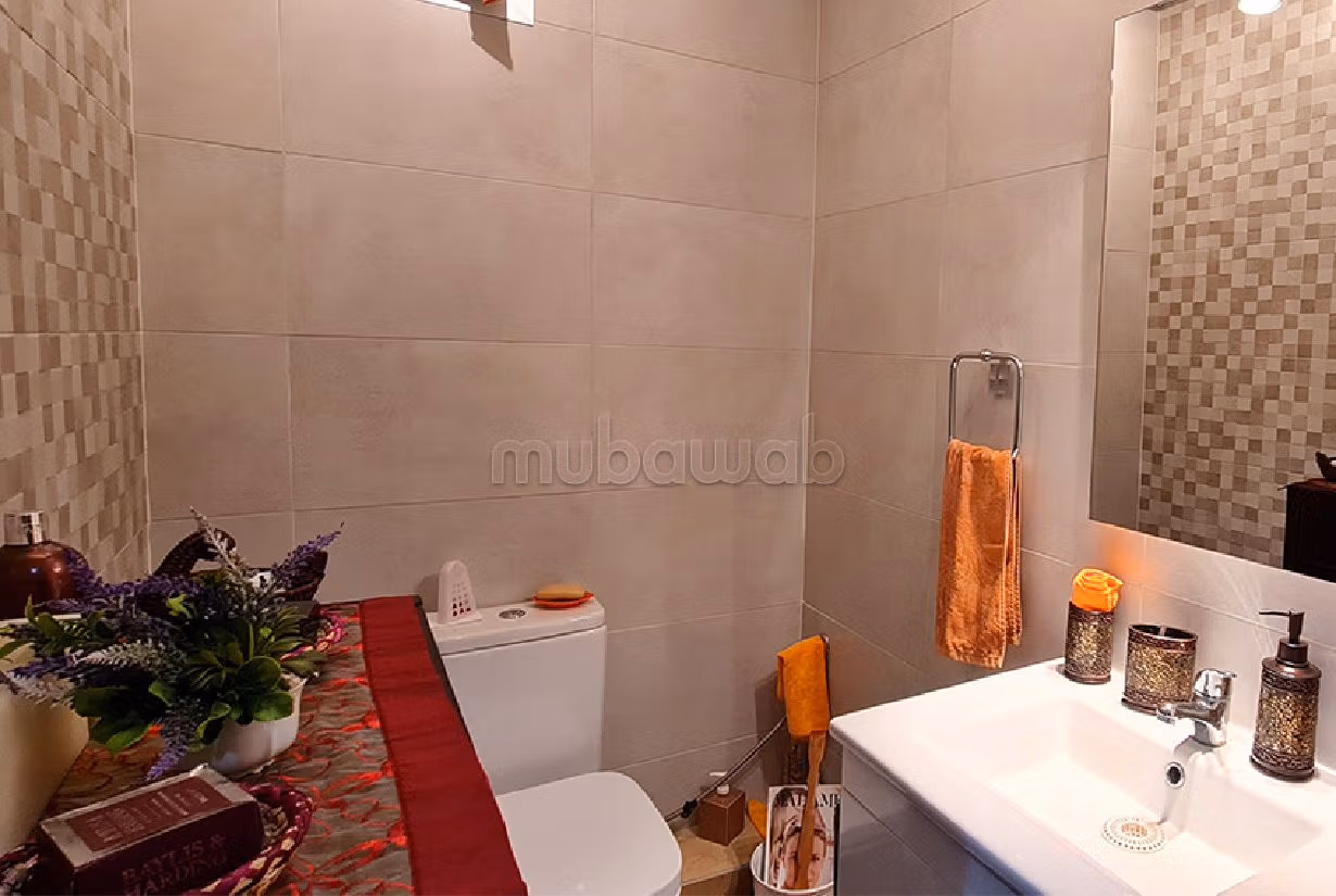 Beautiful apartment for sale in Centre. 3 rooms. Traditional living room, general satellite dish. 