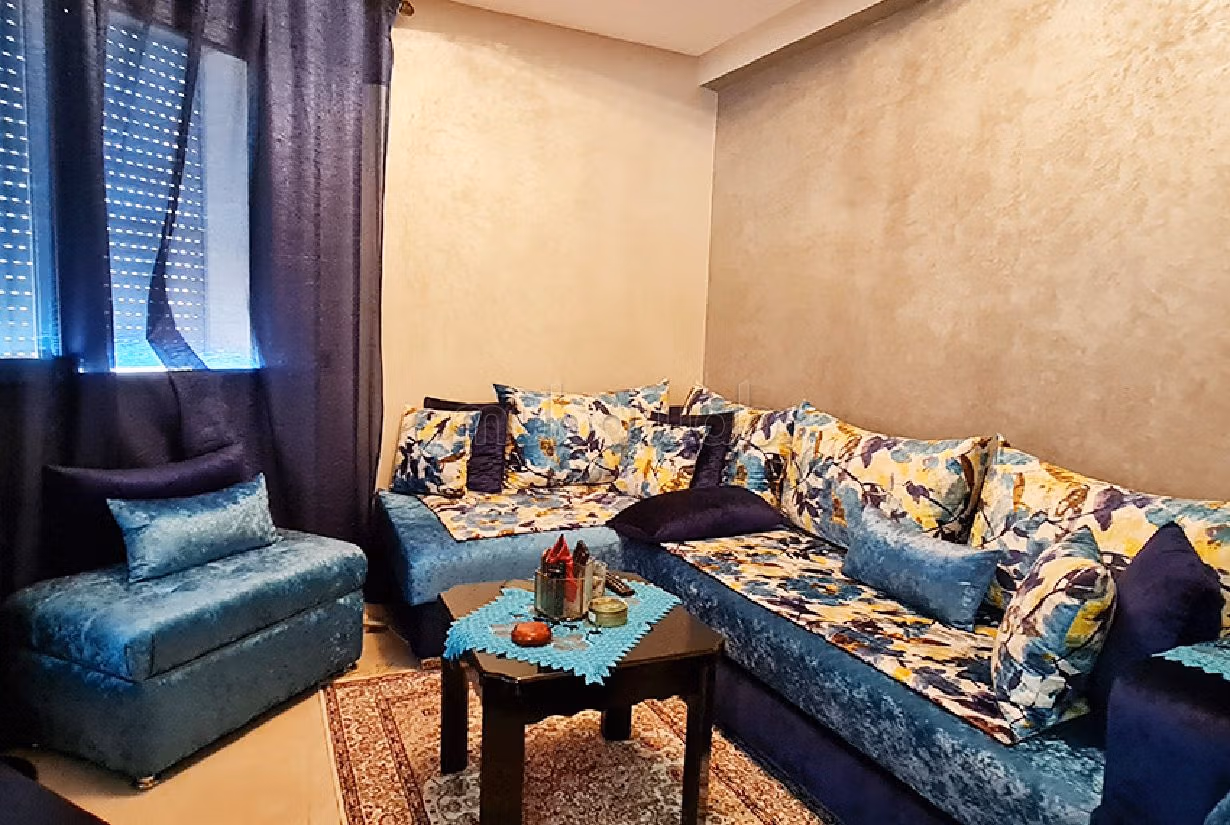 Beautiful apartment for sale in Centre. 3 rooms. Traditional living room, general satellite dish. 