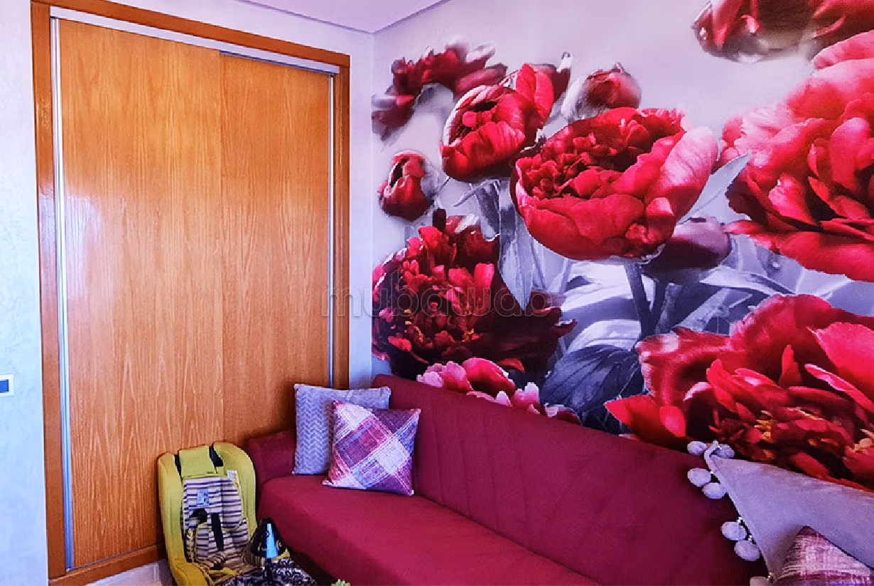 Beautiful apartment for sale in Centre. 3 rooms. Traditional living room, general satellite dish. 