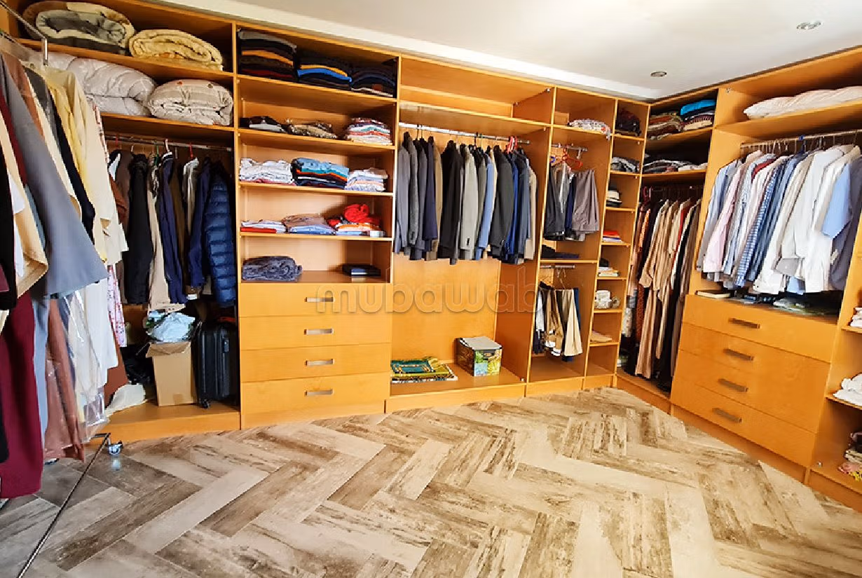 Fabulous house for sale in El Hadadda. Surface area 270 m². Traditional living room, Secured residence. 