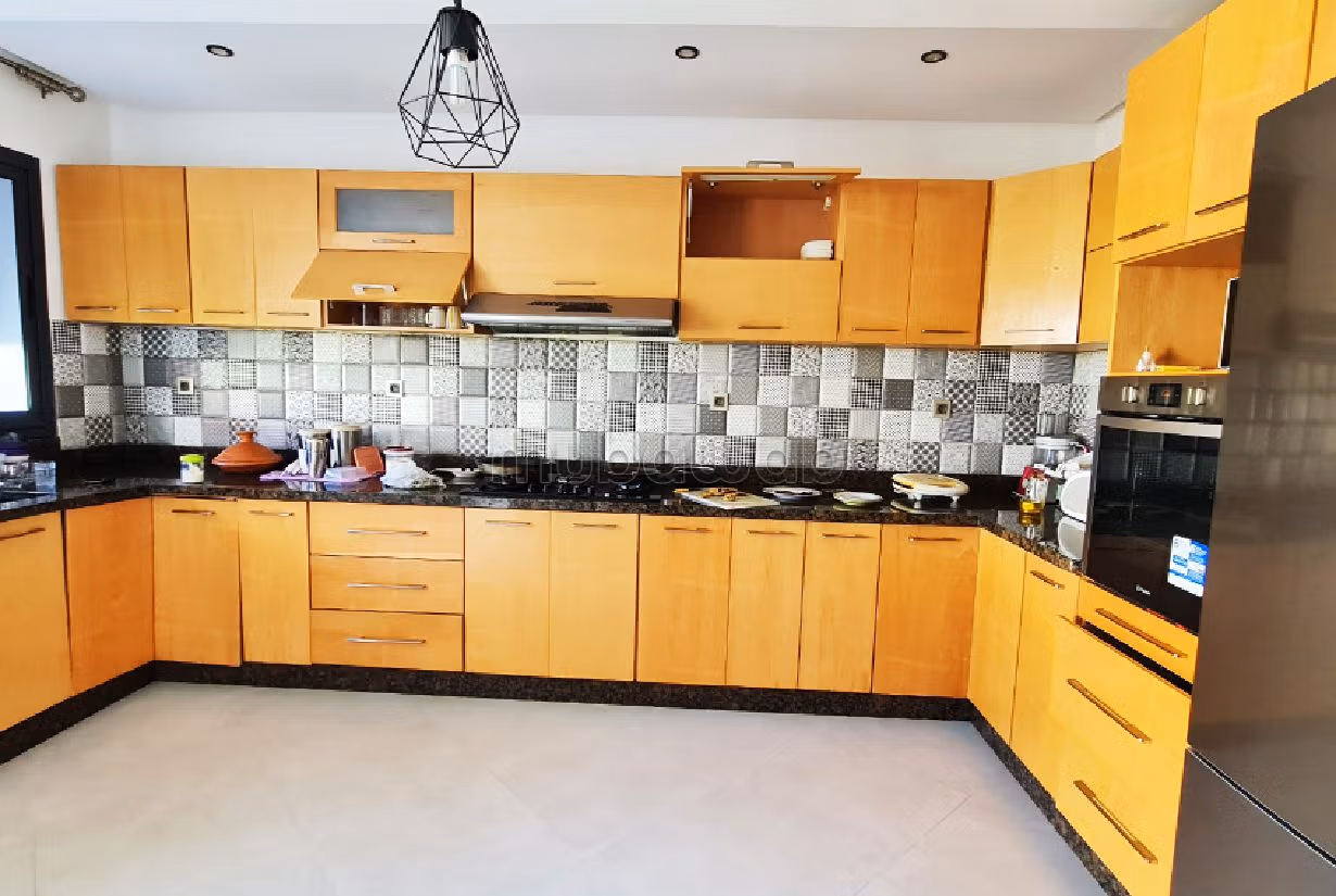 Fabulous house for sale in El Hadadda. Surface area 270 m². Traditional living room, Secured residence. 