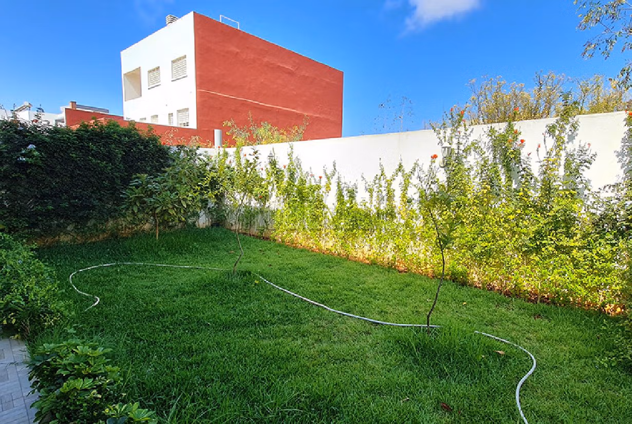 Fabulous house for sale in El Hadadda. Surface area 270 m². Traditional living room, Secured residence. 