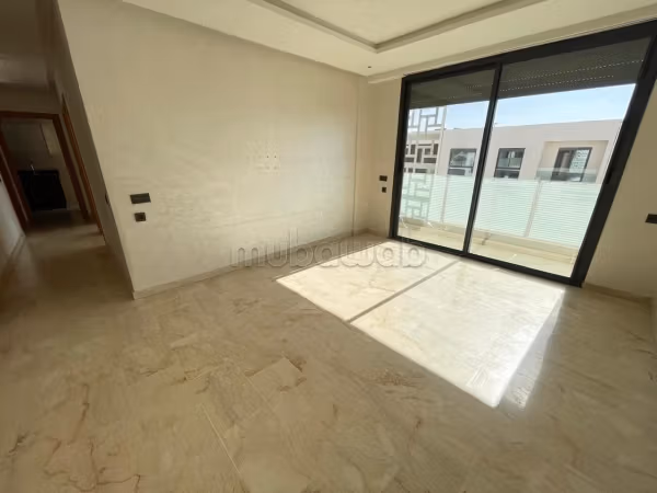 Affitto di un bellissimo appartamento a Founti. 3 locali. Terrazzo e ascensore
