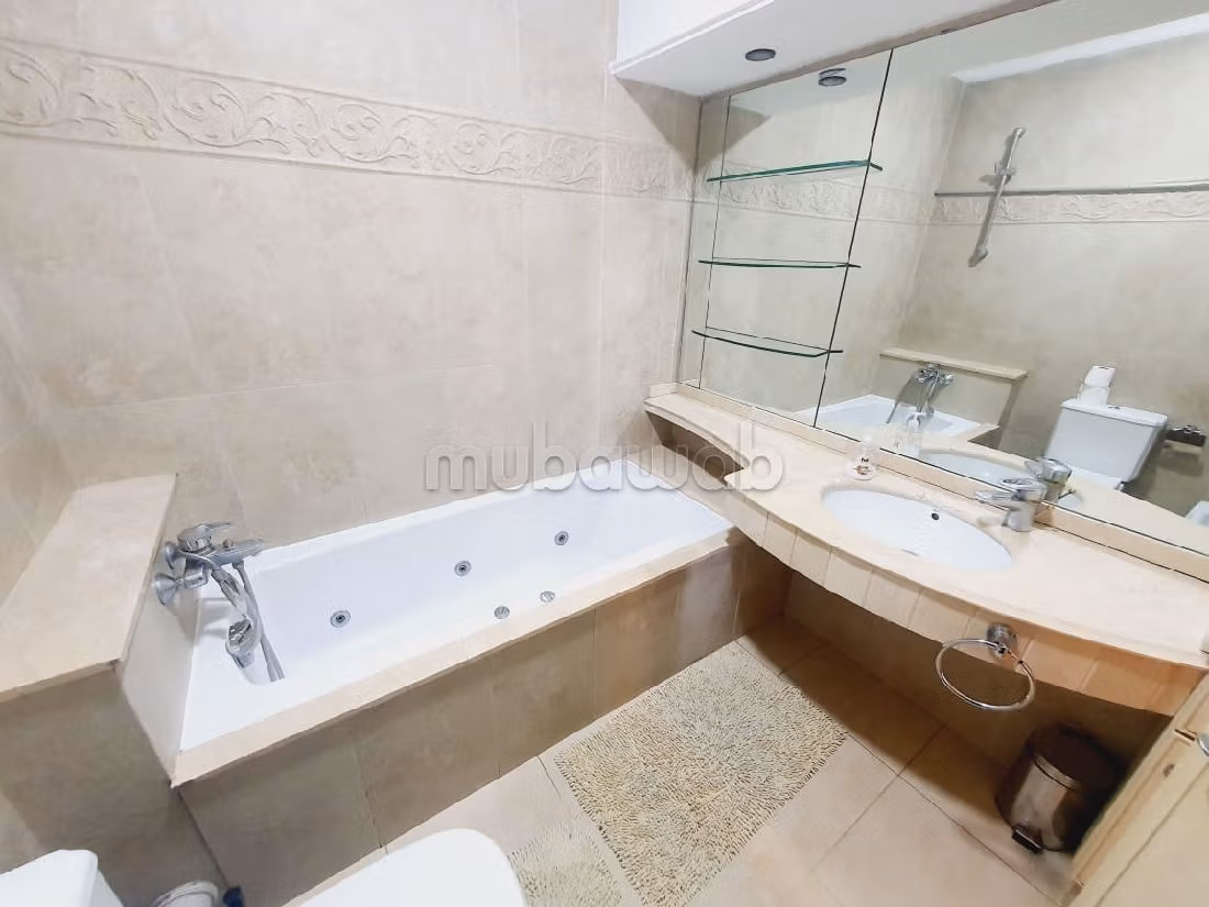 Flat for rent in Racine. Large area 60 m². 