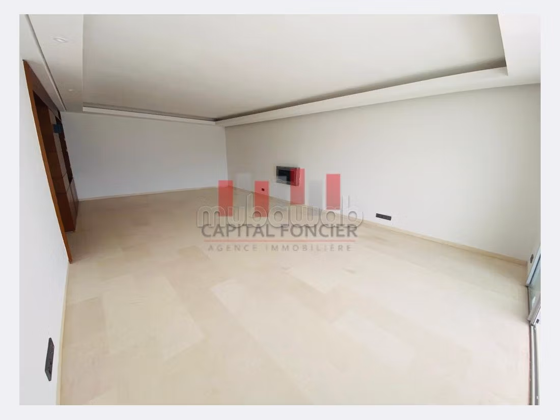 Appartamento in affitto a Ain Diab. 3 belle camere da letto. Dotato di camino e climatizzatore