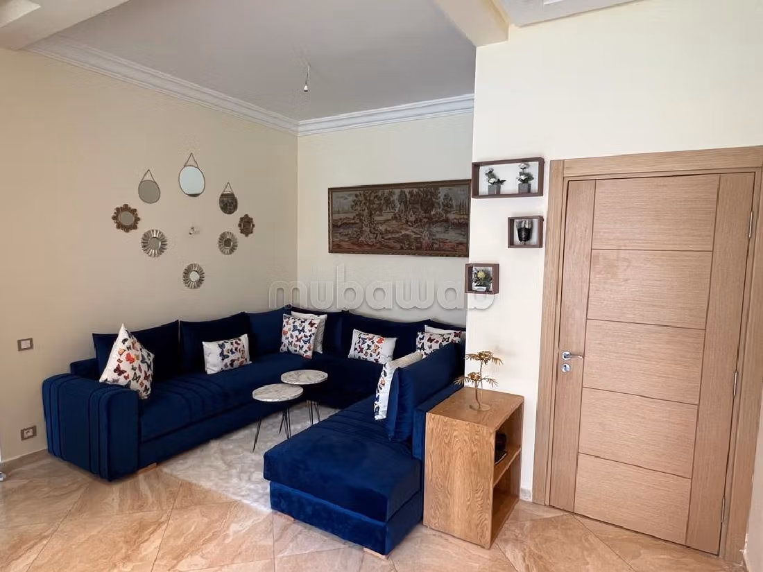 Se alquila este piso. 2 hermosas habitaciones. Con ascensor y terraza. 