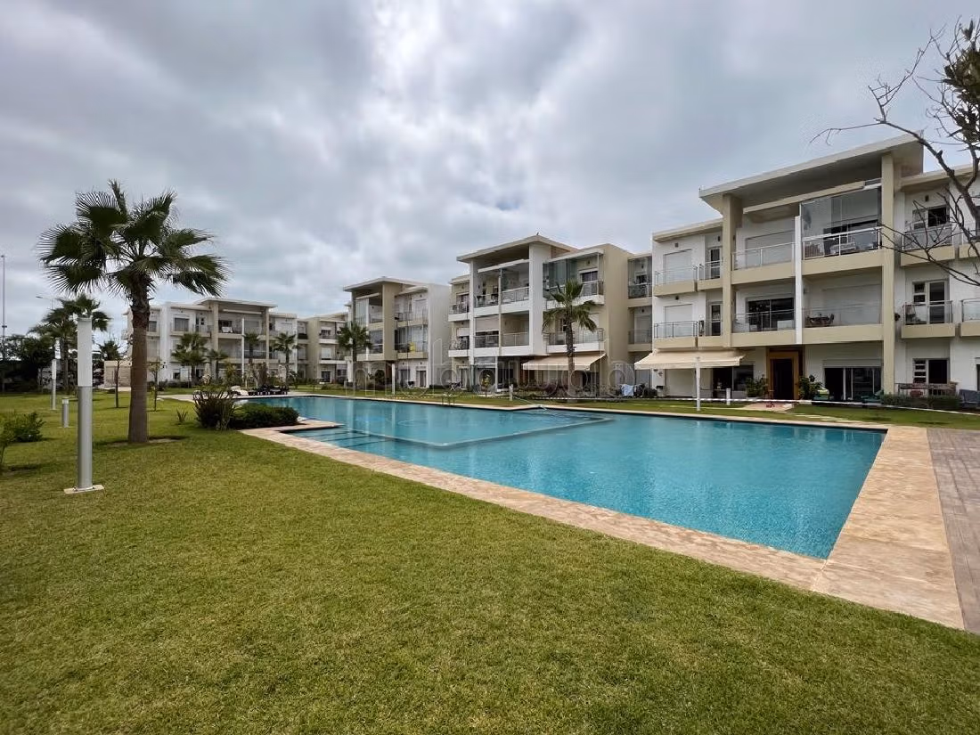 Se alquila este piso. 2 hermosas habitaciones. Con ascensor y terraza. 