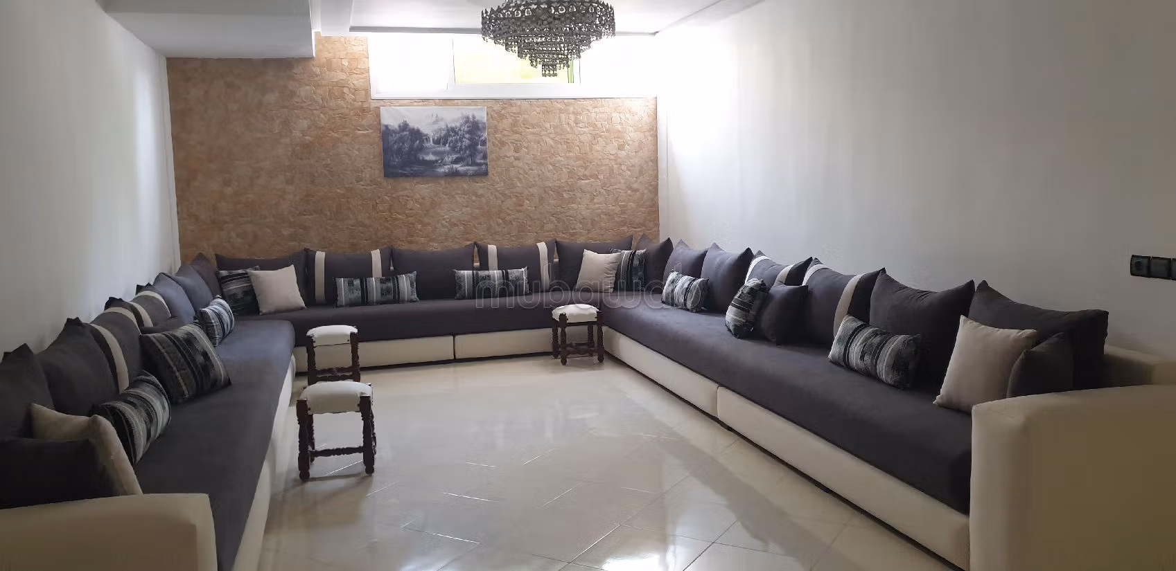 Appartement à l'achat à Al Karaouiyine. Superficie 238 m². Meublé. 
